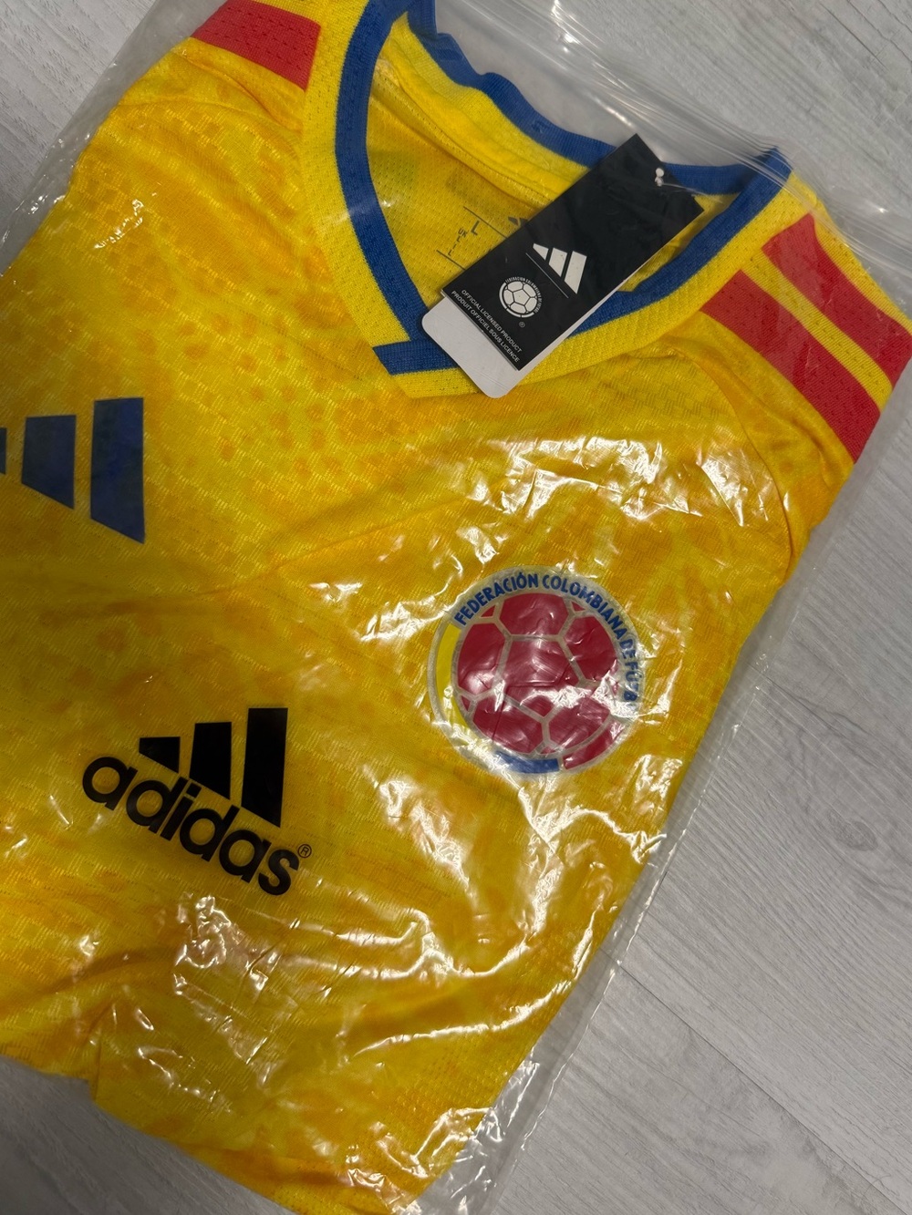 Adidas Colombia 26 Home Soccer Jersey Yellow National Team - Picture 4 of 4